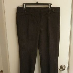 EUC Slimming pinstripe pants. A work wear must!